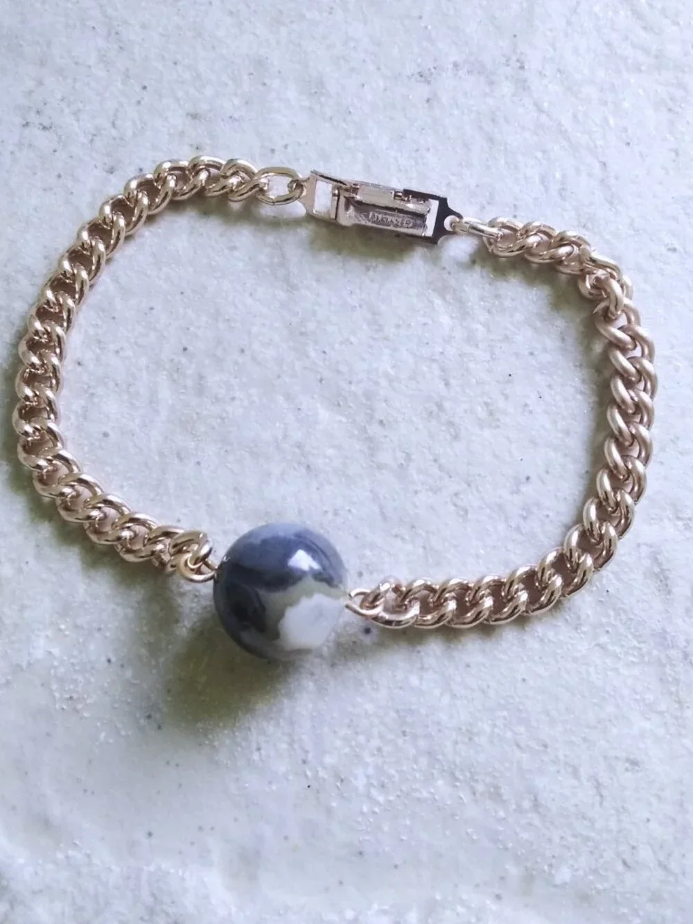 Minimalist Monochrome Chain Bracelet w. multi-hued India Agate Bead. Fits 7-7.5